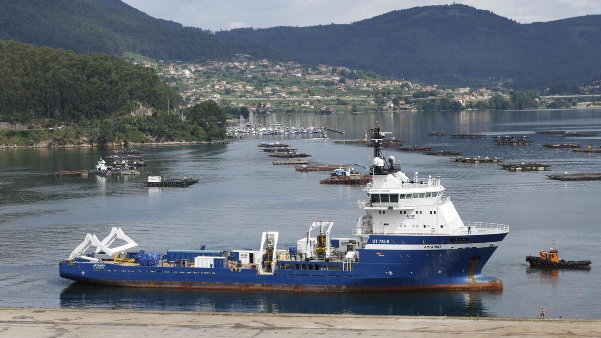 El «Ártabro», el buque que ACSM empleó para localizar e inspeccionar el pecio del naufragado «Villa de Pitanxo», a su llegada a Vigo.