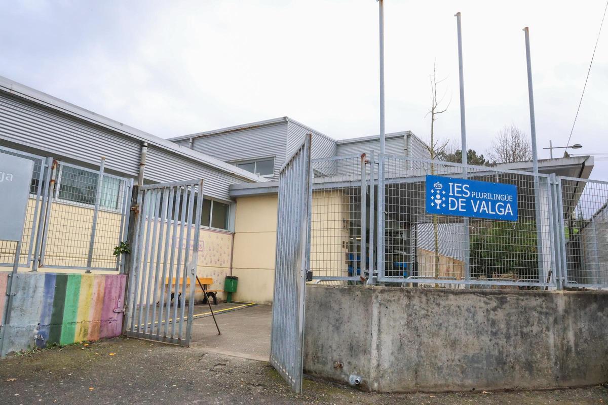 Fachada del IES de Valga.