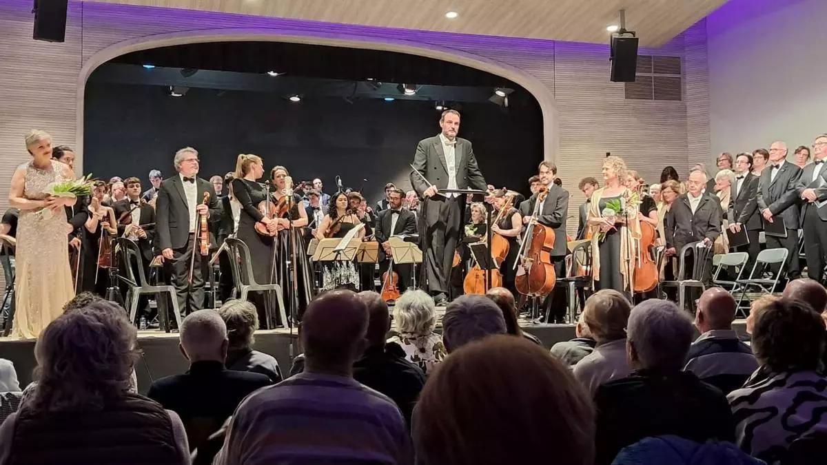 El director artístico Pros-Deprius després del concierto en el Casino de Calaf.