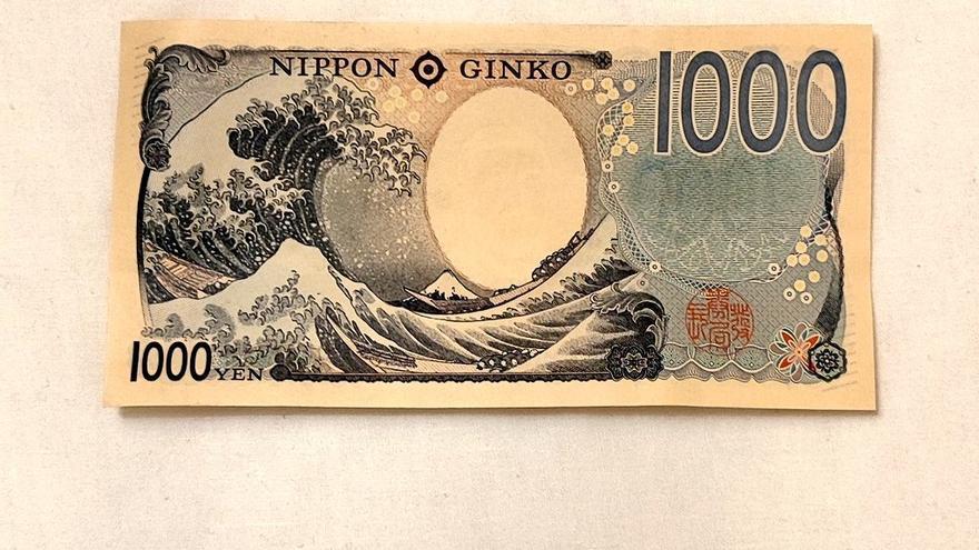 El yen marca su mínimo mensual al sobrepasar la barrera de los 157 frente al dólar