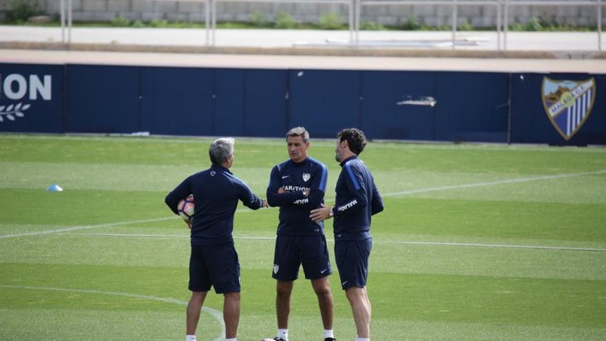 Míchel y sus ayudantes, en La Rosaleda