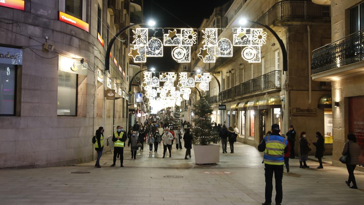 Vigo ilumina con su mejor color una Navidad gris