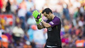 Claudio Bravo, en el último partido con el Barça, el pasado domingo en el Camp Nou.