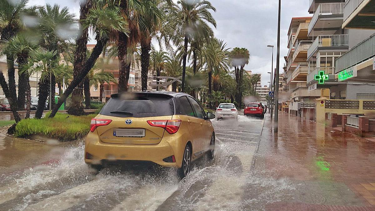 Una tromba aflora otra vez el problema de la Goleta  y la avenida de Tavernes