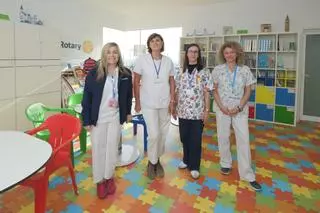 Las aulas hospitalarias del Materno ayudan a que la enfermedad no rompa la infancia en Gran Canaria