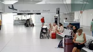 El Aeropuerto de Corvera ya echa cuentas para llegar al millón de pasajeros tras rebasar los 700.000 en agosto