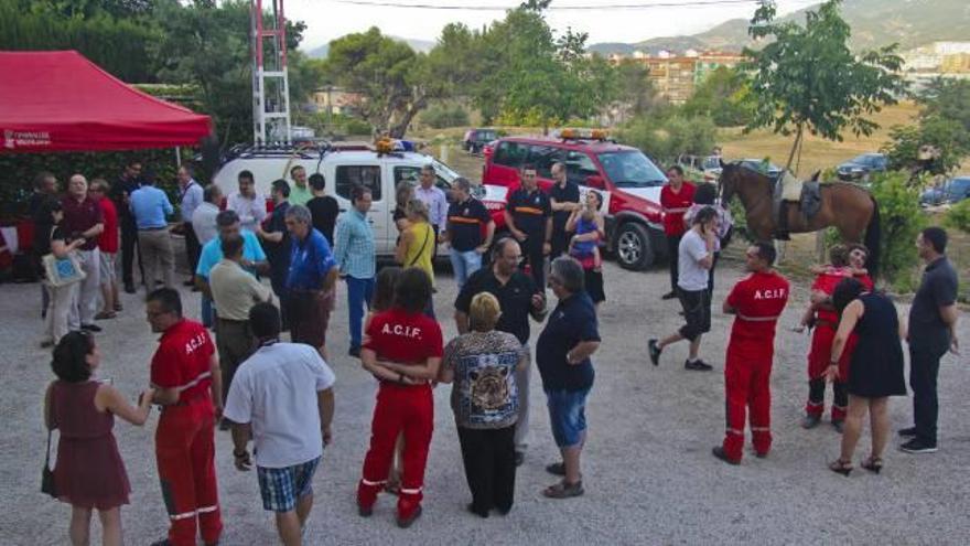 En el acto se presentaron también los efectivos materiales.