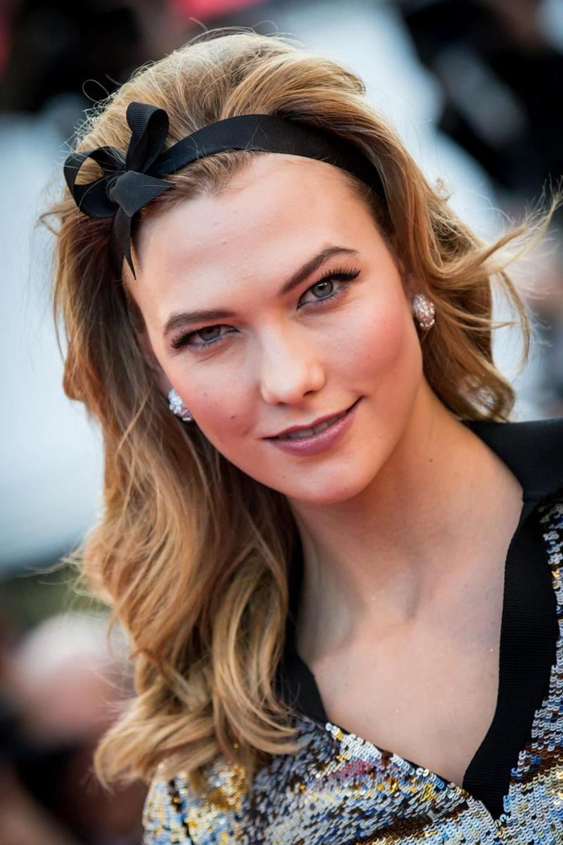 Karlie Kloss, con lazo y volumen