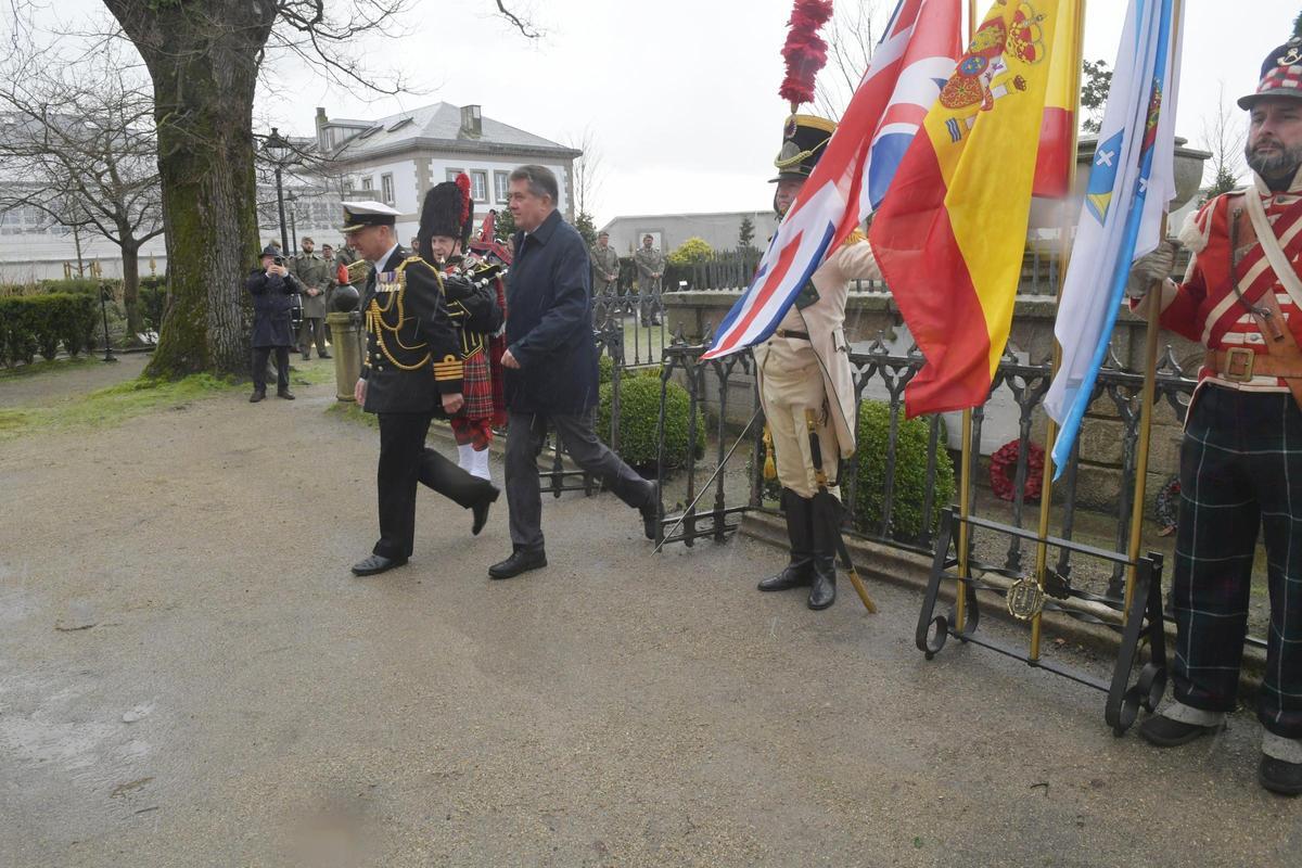 Aniversario de la Batalla de Elviña: ofrenda floral a Sir John Moore en el jardín de San Carlos