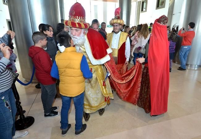 REYES MAGOS LLEGADA BARCO