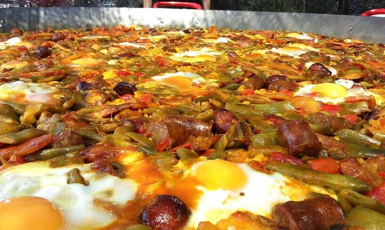 El arroz Albufera de conserva Denominación de Origen Teruel que plantea Paellas&Mas con su propuesta de cocina en directo.