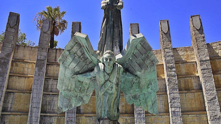 Monumento a Franco en la avenida de Anaga. | | DELIA PADRÓN