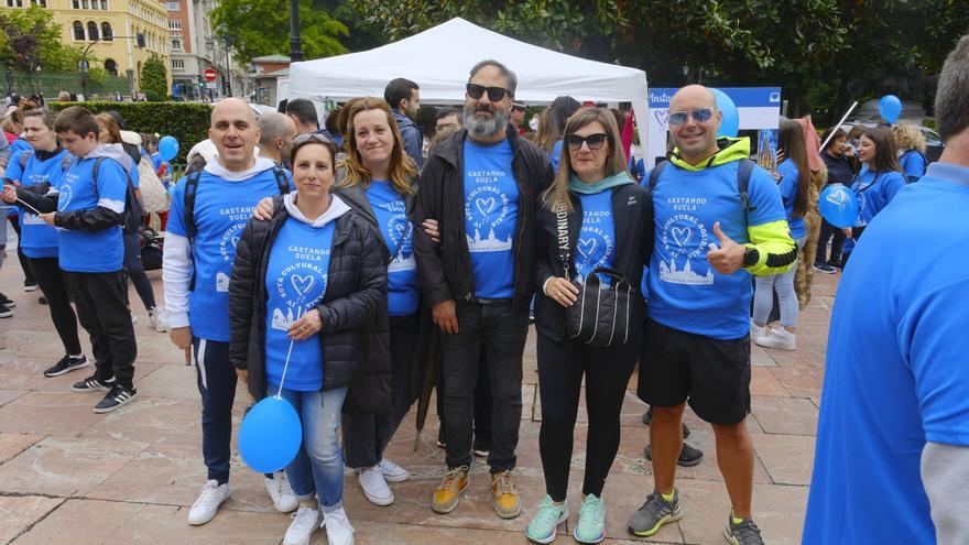 El colegio Amor de Dios congrega a una marea azul solidaria en La Escandalera