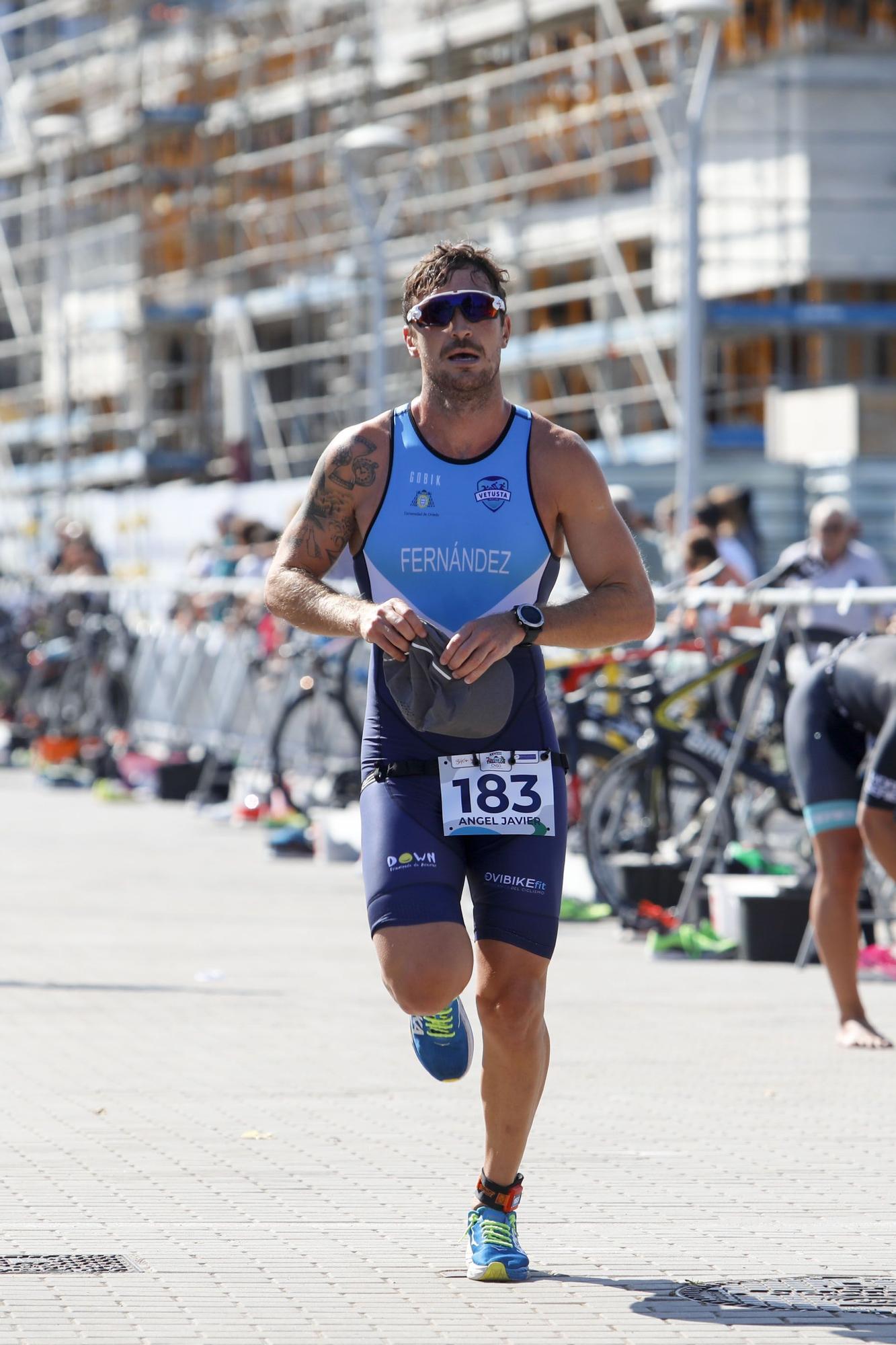 EN IMÁGENES: Barroso y Tenreiro ganan el triatlón del Santa Olaya