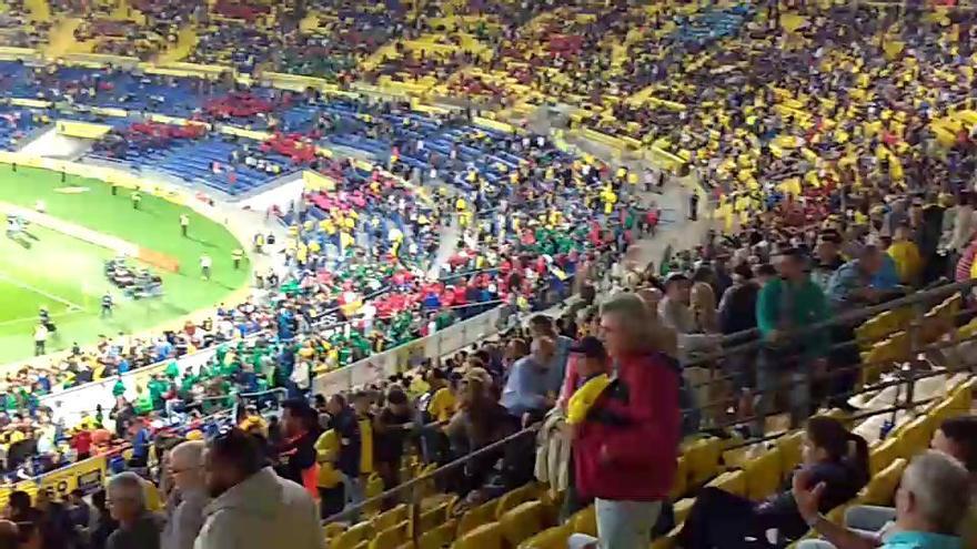 Pañolada en el Gran Canaria tras la derrota ante el Levante