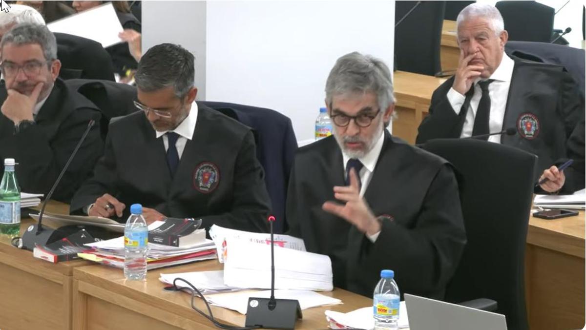 El abogado Cristóbal Martell durante su informe de conclusiones finales en el juicio a los Pujol.