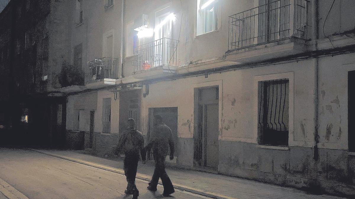 Las calles de Paiporta siguen sin luz 26 días después.