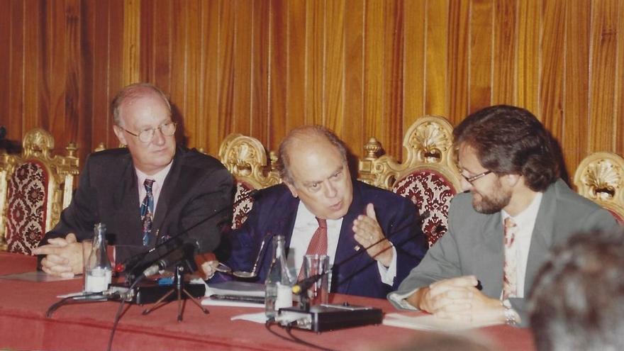 Francesc Canet amb Jordi Pujol i Marià Lorca durant l’acte institucional de la Diada de 1993 a Figueres.