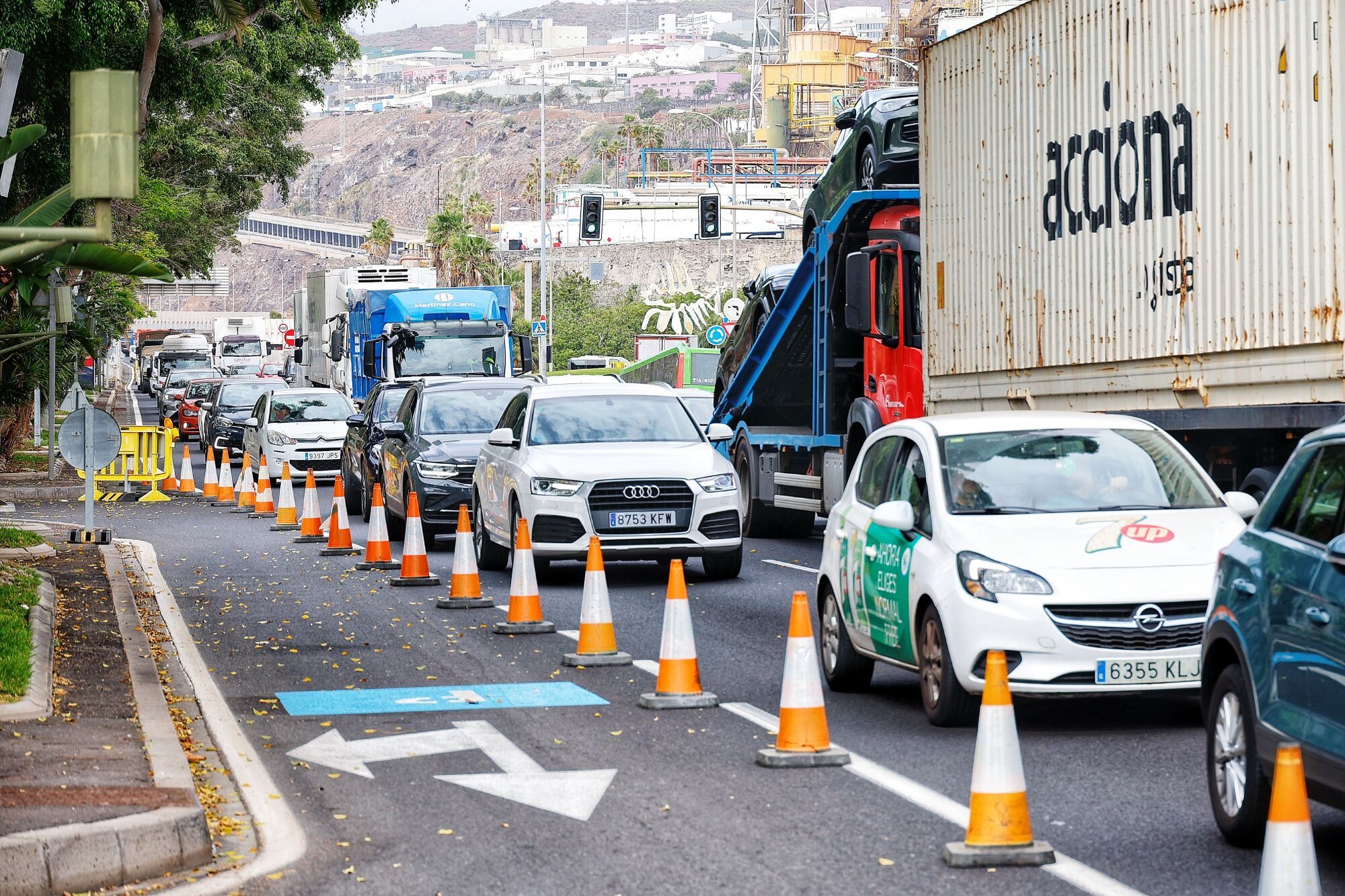 Cortes y colas en Santa Cruz por los preparativos para el Día de las Fuerzas Armadas