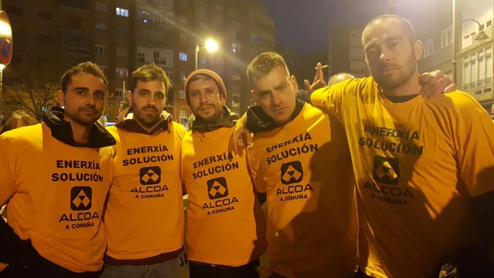 Multitudinaria marcha de "Alcoa no se cierra" en Avilés