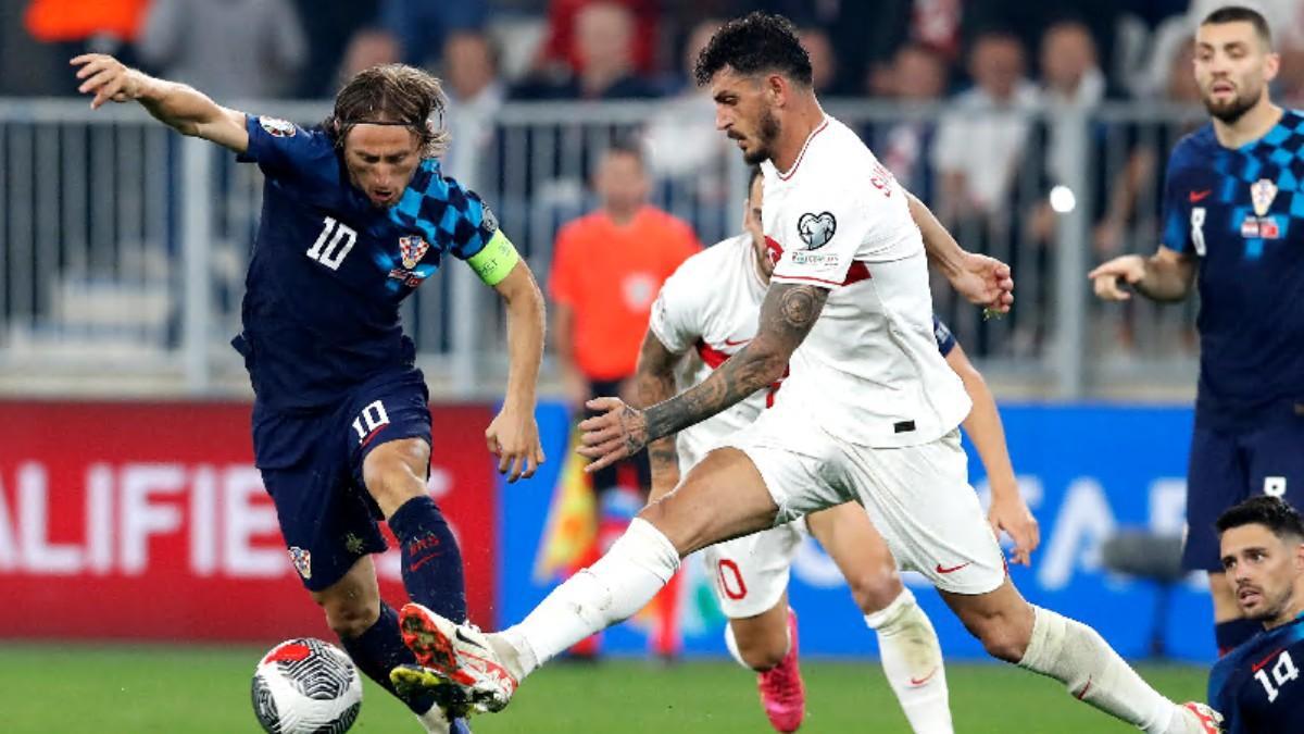 Modric, en una acción del partido ante Turquía