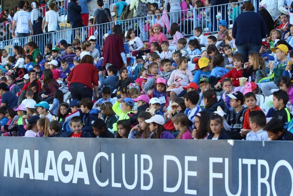 El equipo blanquiazul abre la grada de La Rosaleda a miles de niños de varios colegios de Málaga.