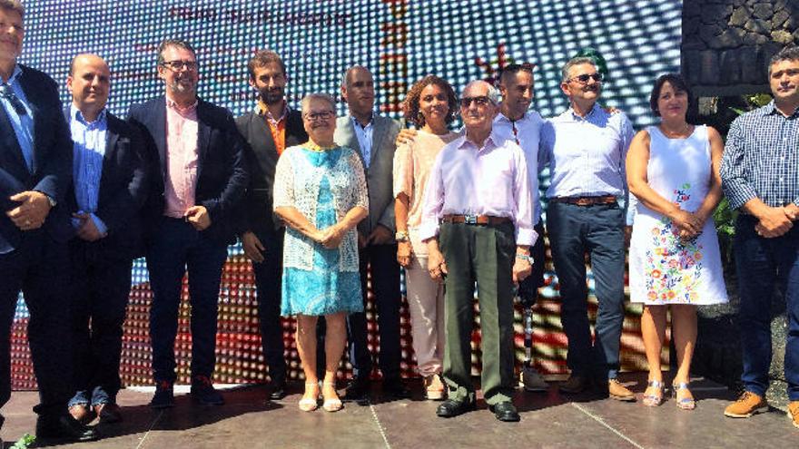 Bernard Gaziello (i), Luis Fernández, Roberto Fuentes, Ayoze Rodríguez, Efigenia Torres, Rafael Juan González, Catalina Martínez, Esteban Gil, Lionel Morales, Eusebio Romero, Gladys Acuña y Marcial Viñoly.