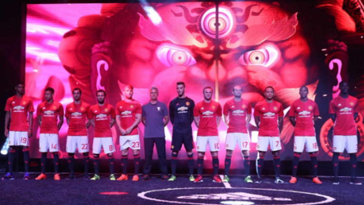 El Manchester United presentó la nueva equipación