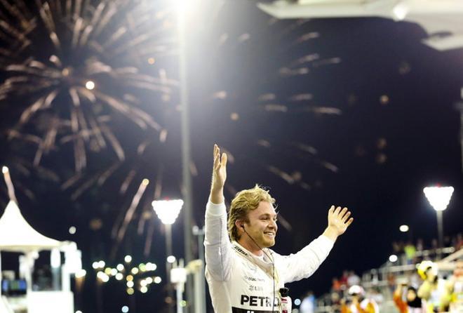 Rosberg celebra su victoria en Abu Dhabi