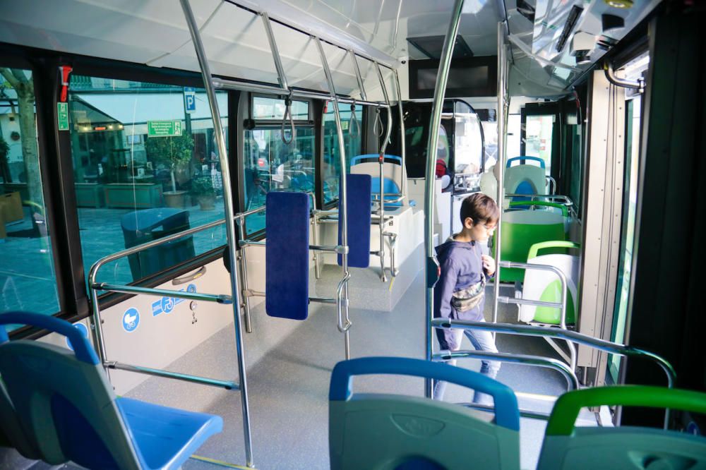 Los nuevos autobuses de la EMT de Palma se pueden ver en la plaza Joan Carles I