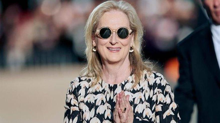 Meryl Streep bebe en homenaje a Stephen Sondheim