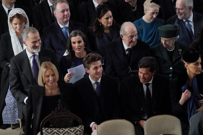 Los Reyes Felipe y Letizia y el rey Juan Carlos en el homenaje a Constantino de Grecia en Londres.