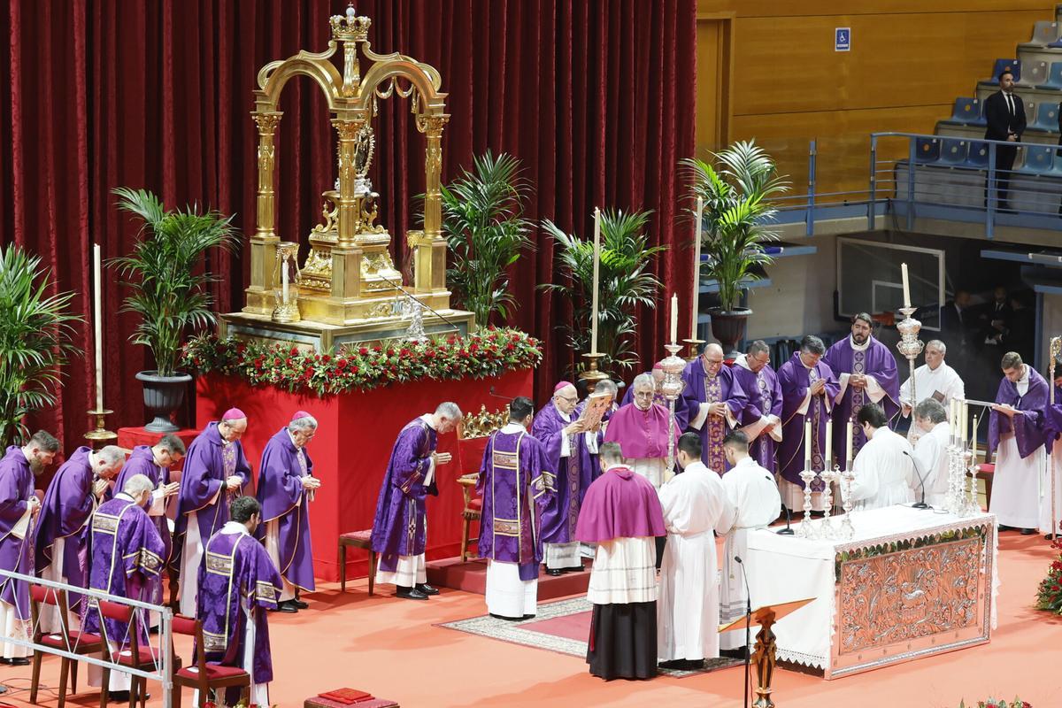 Las imágenes de la misa funeral por las víctimas del accidente de trenes de Adamuz. Las imágenes de la misa funeral por las víctimas del accidente de trenes de Adamuz.