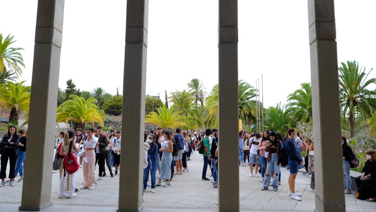 Alumnos antes de comenzar la EBAU en la ULPGC
