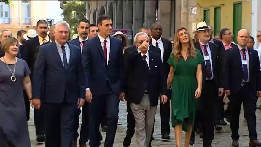 Sánchez realiza la primera visita de un presidente español a Cuba en 32 años