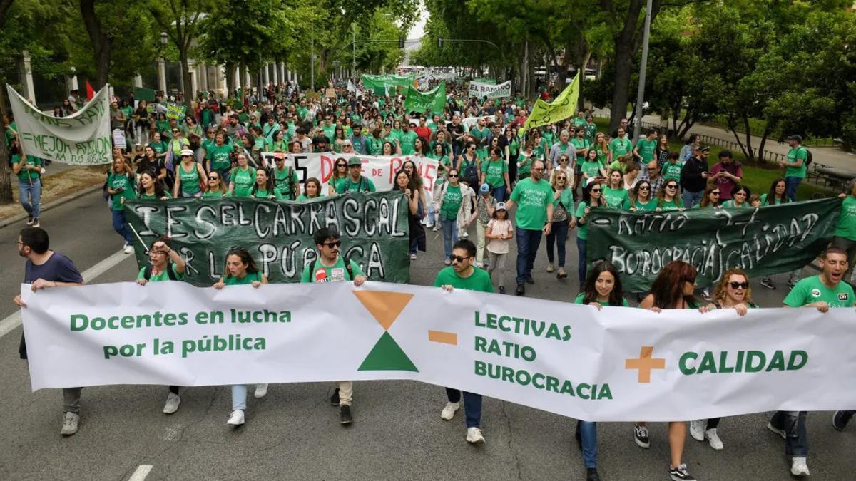 Profesores en la manifestación del pasado 8 de mayo.