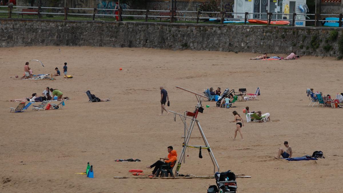 La playa de Luanco, ayer.