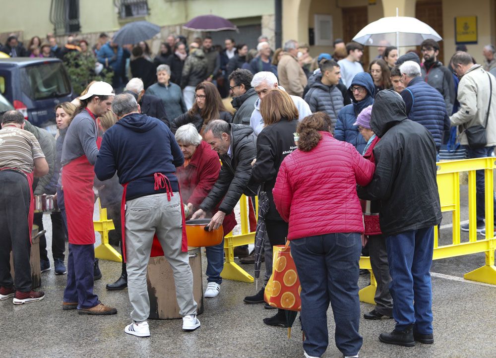 Reparto de calderas en Albalat dels Tarongers en día de su patrona.