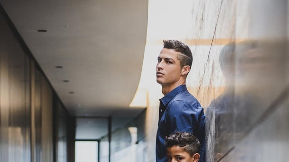 Cristiano Ronald y su hijo, como dos gotas de agua