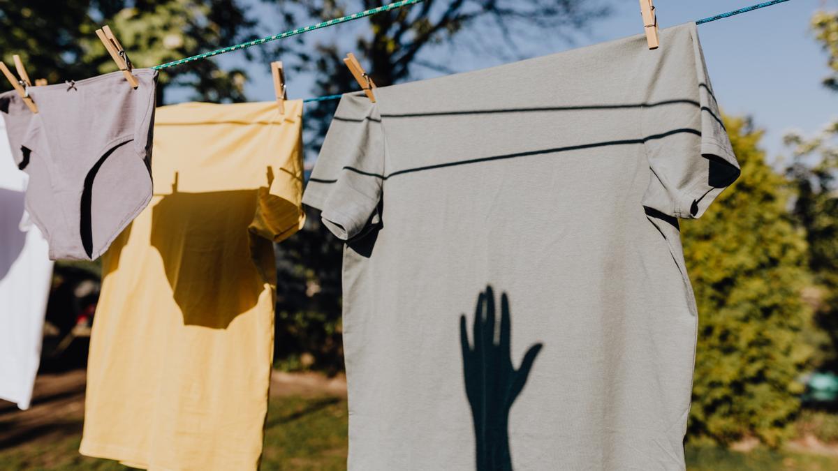 Cómo tender la ropa para no tener que planchar paso a paso