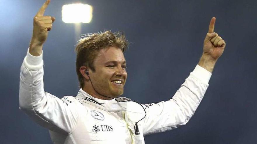 Nico Rosberg celebra su victoria en el Gran Premio de Bahréin.
