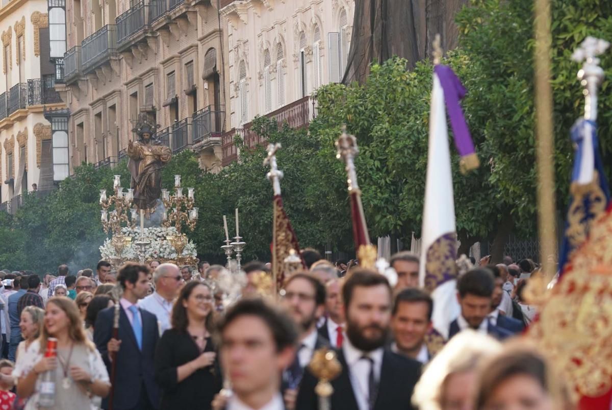 Una procesión con tres pasos para el aniversario del Sagrado Corazón