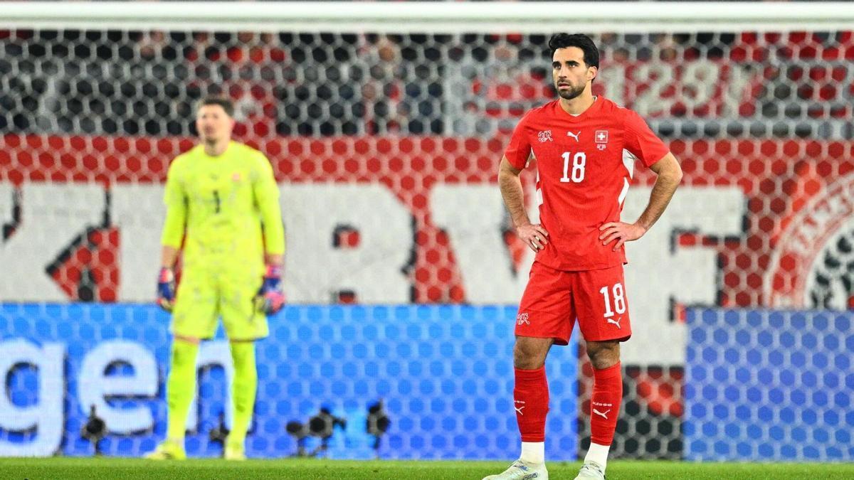 Eray Cömert, alicaído ante el gol de la victoria alemana en el pasado amistoso de Basilea