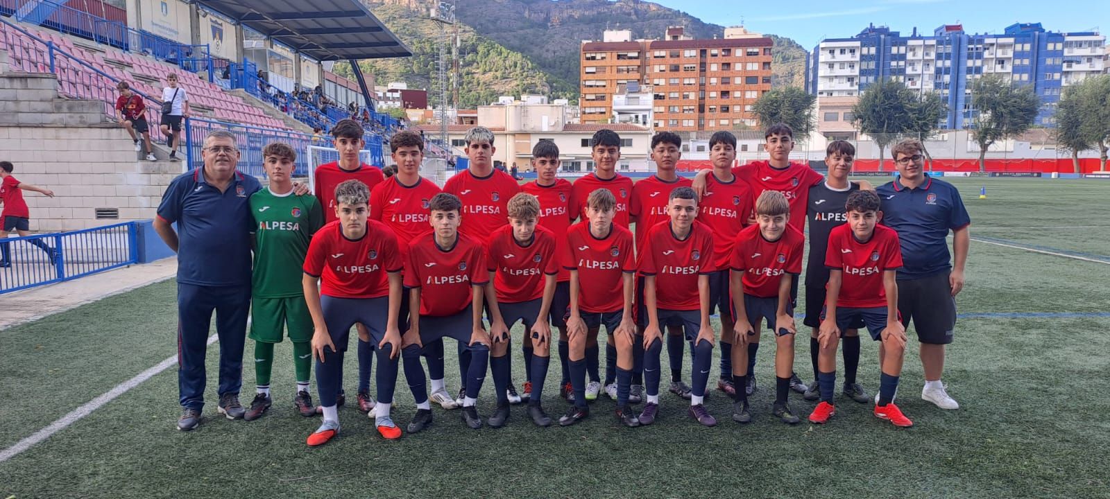 La "familia" de la UE Tavernes 2025-2026 se presenta en sociedad