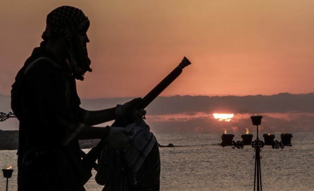 El Desembarco al amanecer da inicio a los Moros y Cristianos de El Campello