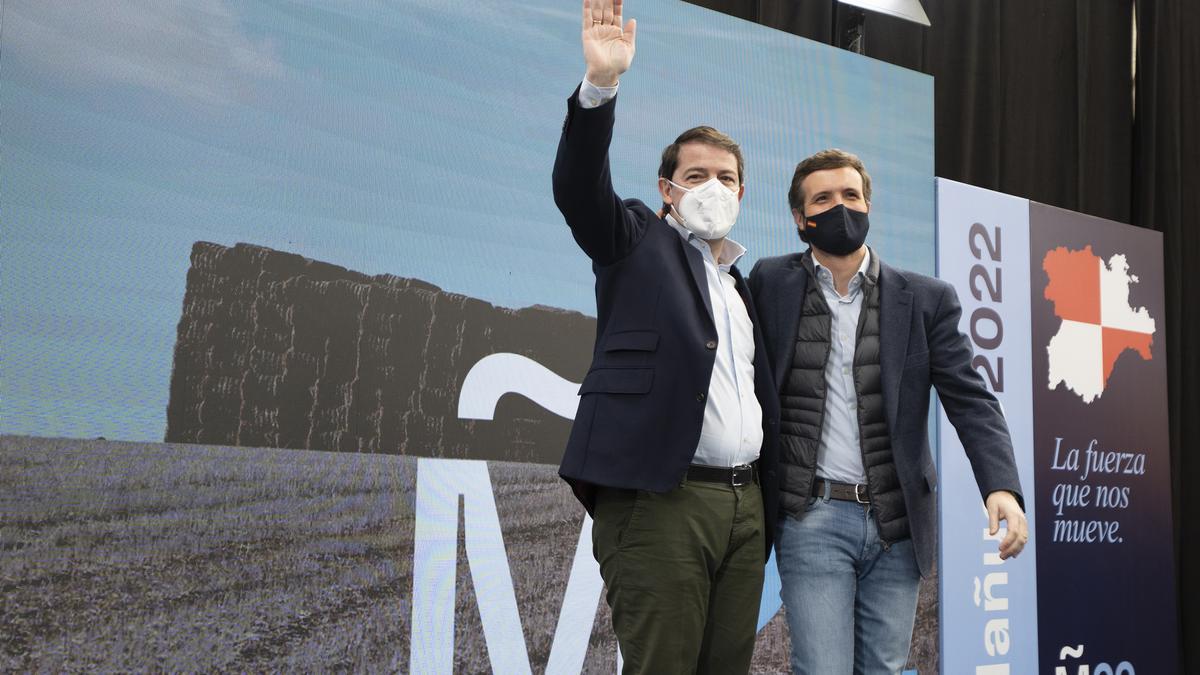 Pablo Casado se distancia de Vox para negociar un gobierno en Castilla y León.