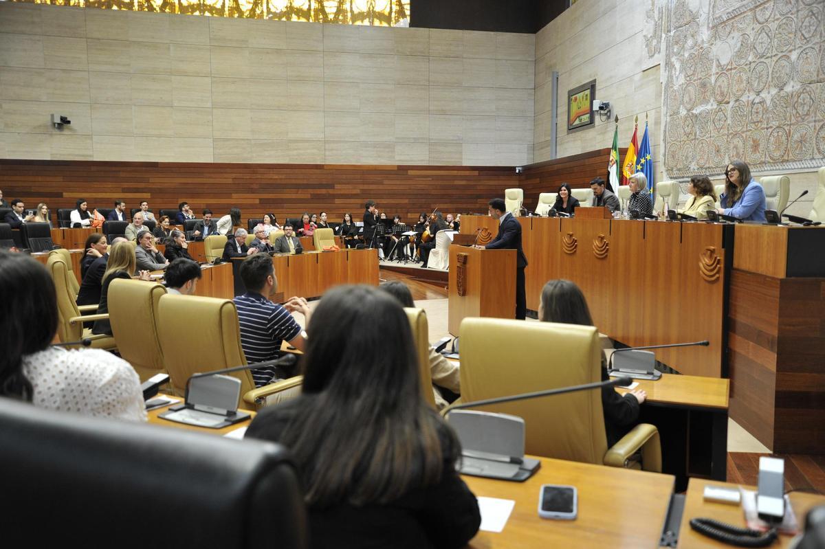 40 años de voz joven en Extremadura ante el reto de quedarse 40 años de voz joven en Extremadura ante el reto de quedarse