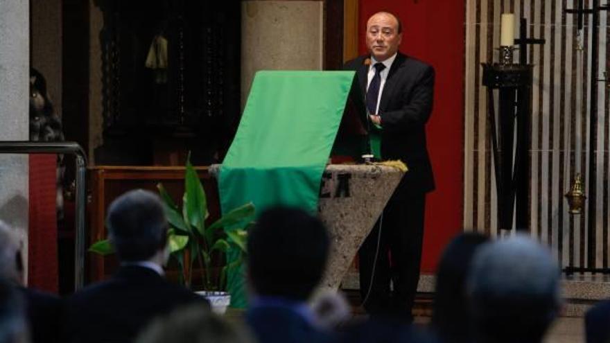 El edil popular, Justino Delgado, ayer, durante la lectura del pregón de San Agatángelo.