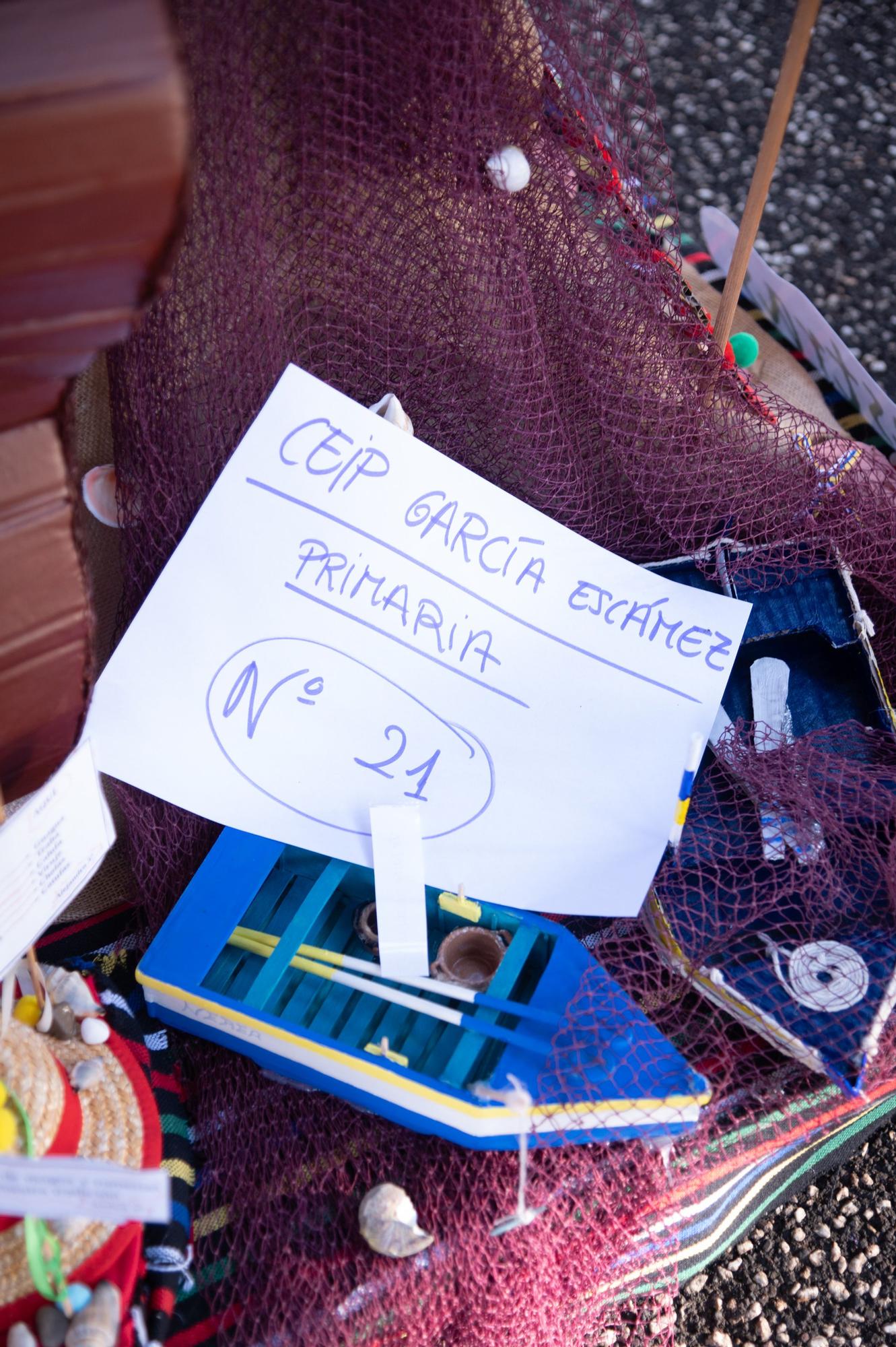 Exhibición de cruces de las doce empresas colaboradoras en las Fiestas de Mayo de Santa Cruz de Tenerife