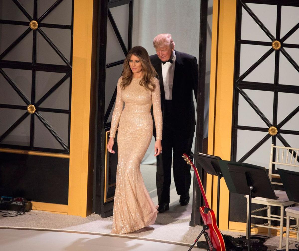 Melania Trump de Reem Acra en su primera cena de gala junto a Donald Trump